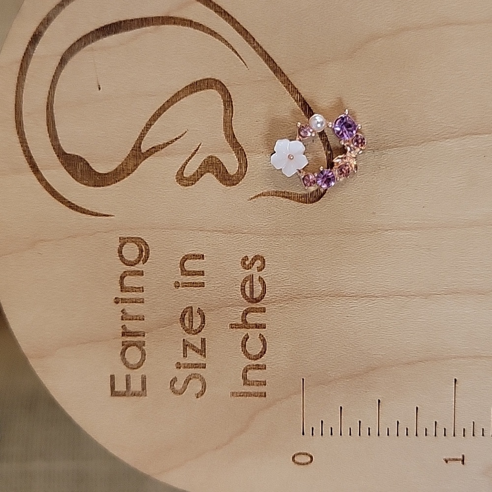 LAVENDER FLORAL WREATH STUD EARRINGS - Picture 6 of 8